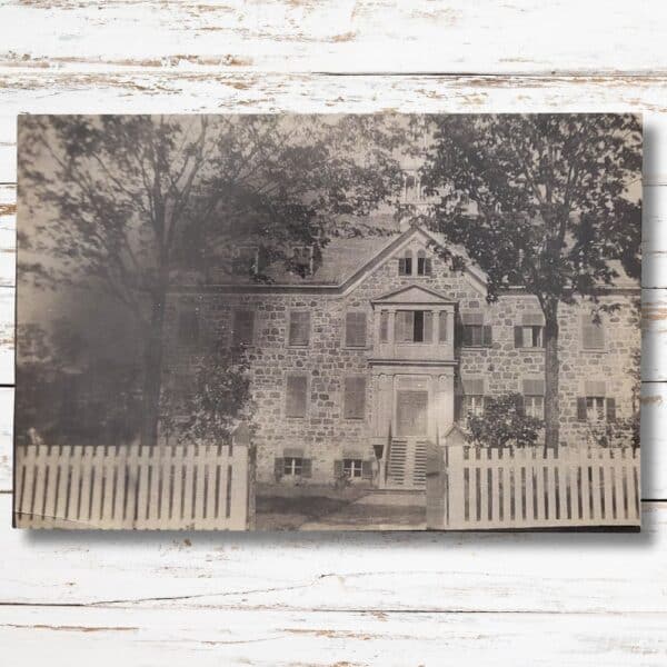 Couvent des Soeurs de la Providence. Cartes postales du Mascouche d'autrefois.