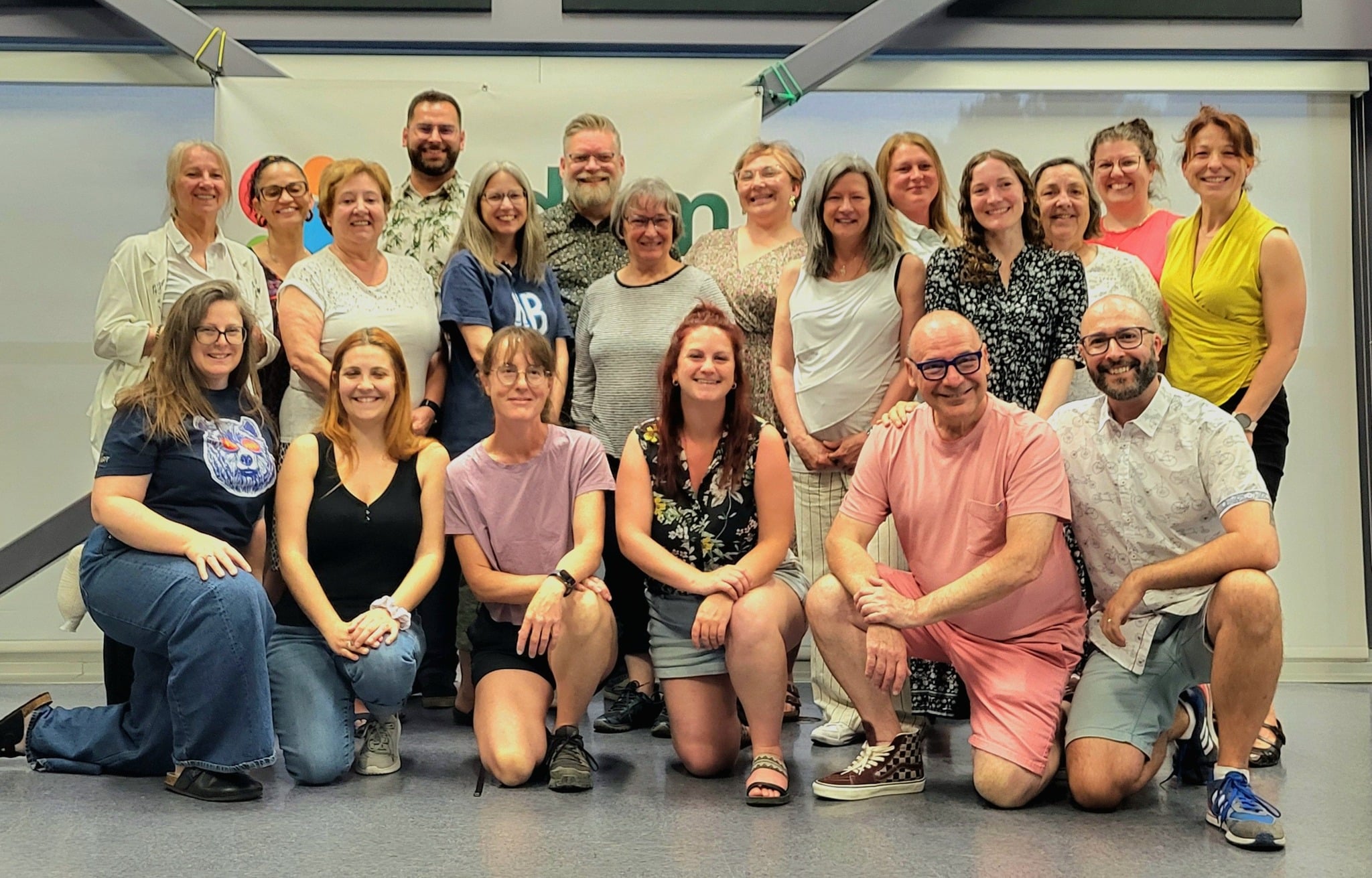 membres-conseil-daministration-sodam Les membres du conseil d'administration l'équipe de la SODAM, entourés de bénévoles et de partenaires de l'organisme.